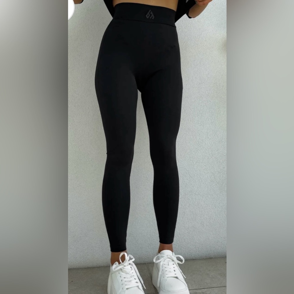 Gym leggings made of highly stretchy fabric. Made in Poland- High Quality !